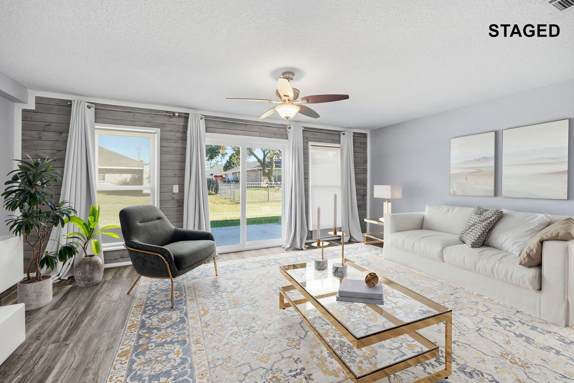 next background image