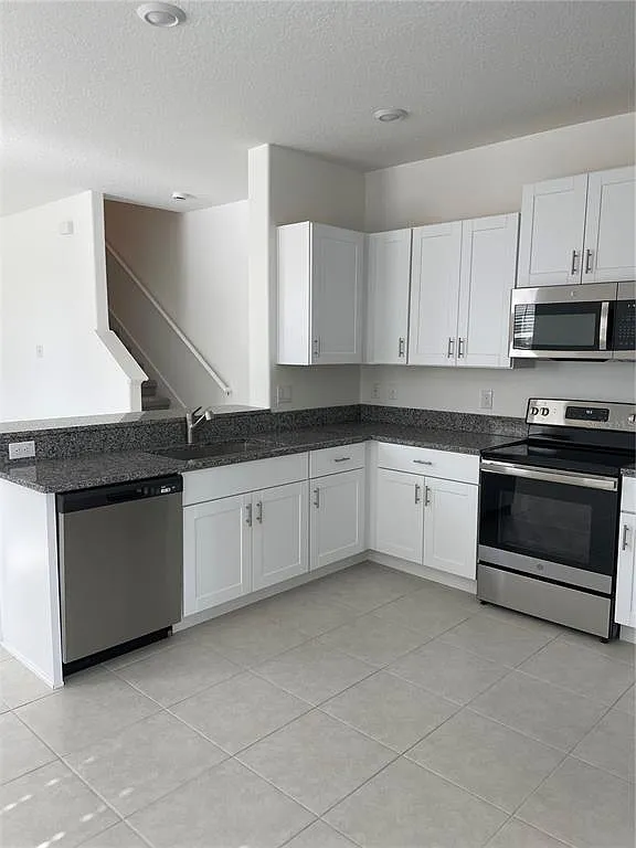 2 bed, 2.5 bath, 1541 sqft, $2,100 — Photo 3