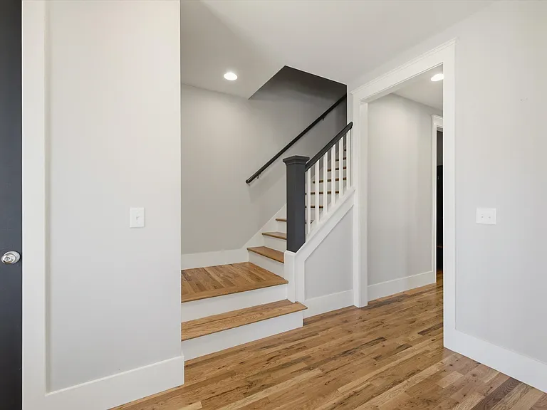 201 Bluffwood Ave — Photo 7