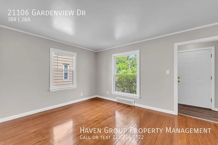 21106 Gardenview Dr, Maple Heights, Ohio, 44137- Spacious 3-bed 2-bath single-family home! — Photo 3