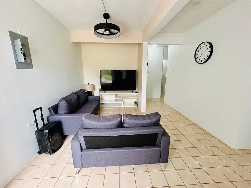 3 bed, 1.0 bath, 580 sqft, $900 — Photo 3