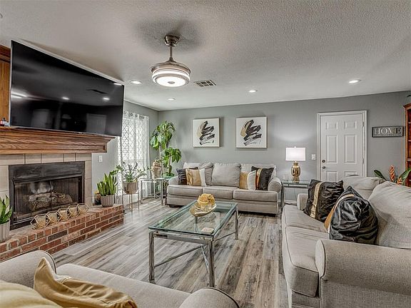 4th image of 2537 Lynn Ln