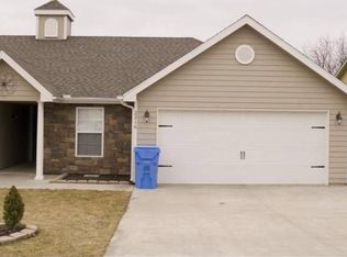 2313 E Willow Point Cir, Tonganoxie, KS 66086