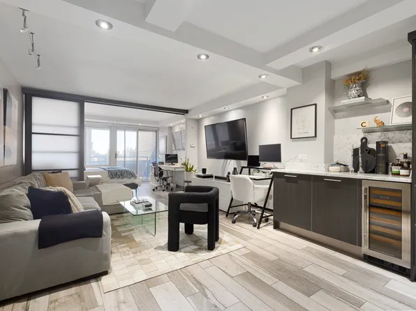 142 East 16th Street image 1 of 15