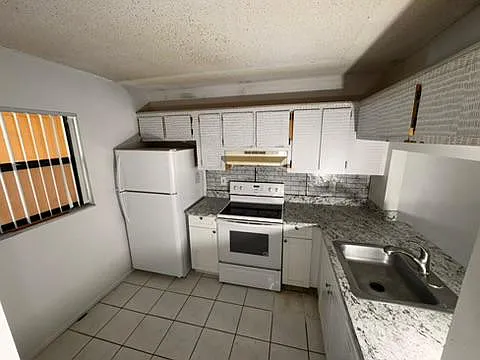 9333 NW 1st Ct #9333 — Photo 3