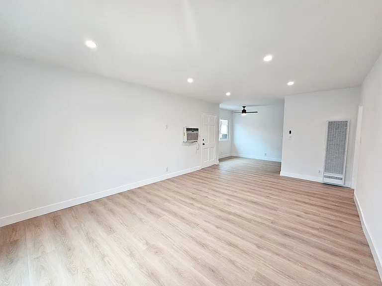 1307 S Ogden Dr #1C — Photo 18