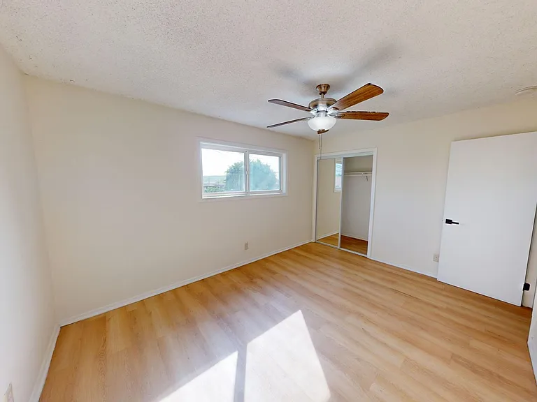 Beautiful 2 Bed | Split Level| Feels Like Home — Photo 7