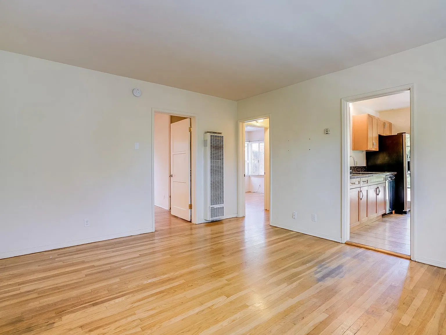 2 bed, 800 sqft, $3,295 — Photo 1