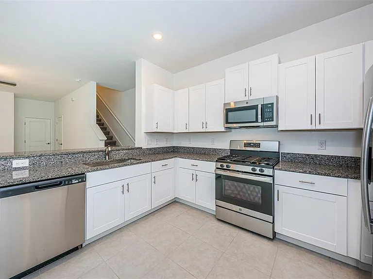 8327 Crescent Oaks Dr — Photo 15
