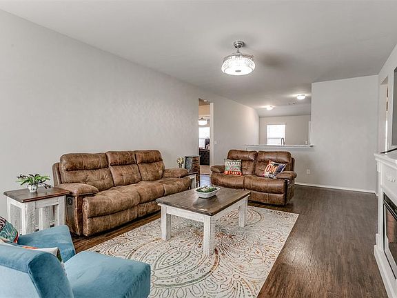 5th image of 10701 SW 22nd St
