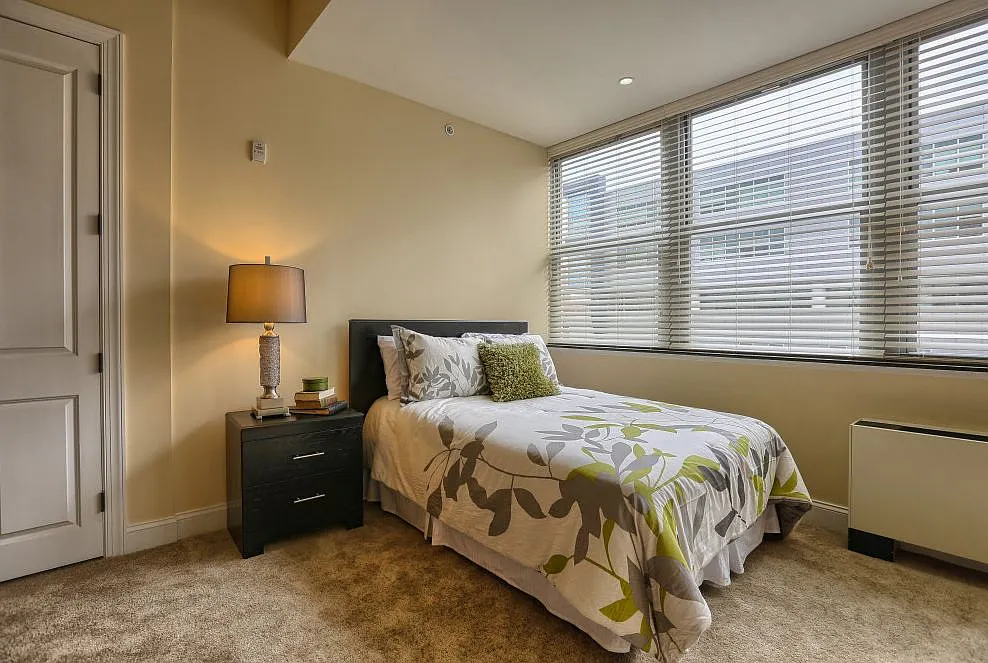 Executive House Apartments — Photo 4