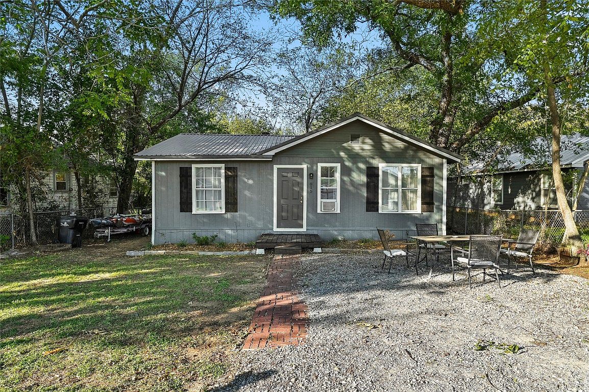 615 W Coffin St, Denison, TX 75020 | Zillow