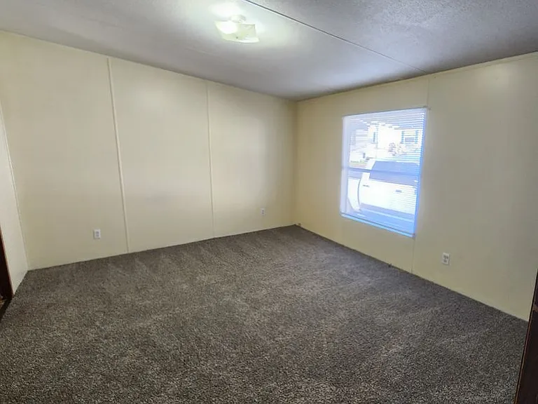 944 Hollywood Dr — Photo 7