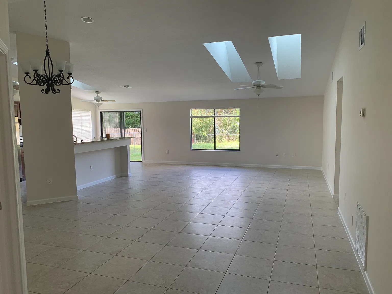 3 bed, 1661 sqft, $1,950 — Photo 2