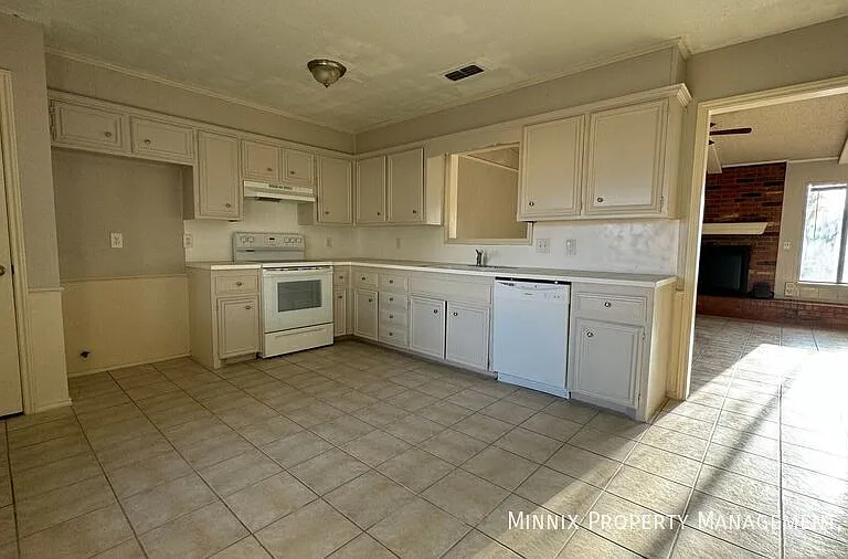 6111 10th Dr — Photo 6