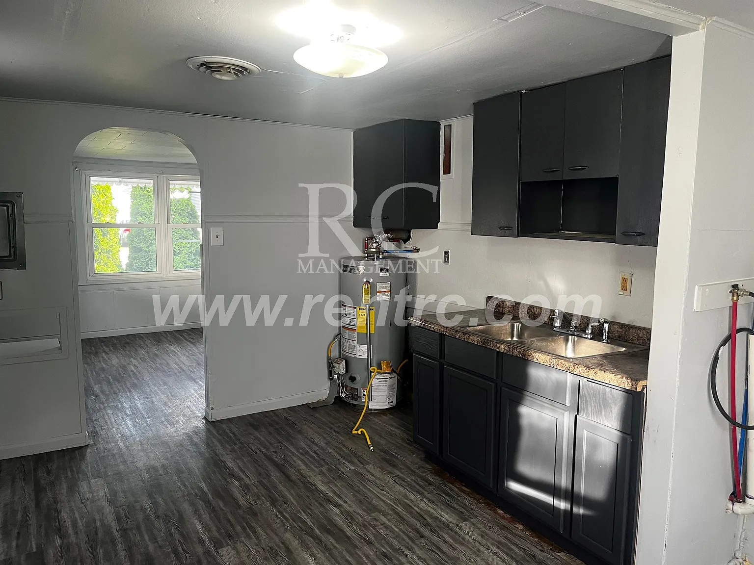 2 bed, 1000 sqft, $895 — Photo 3
