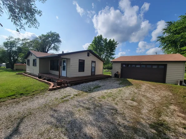 708 E 7th St, Newkirk, OK 74647