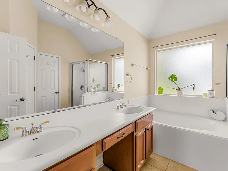 1821 Village Oak Ct — Photo 23