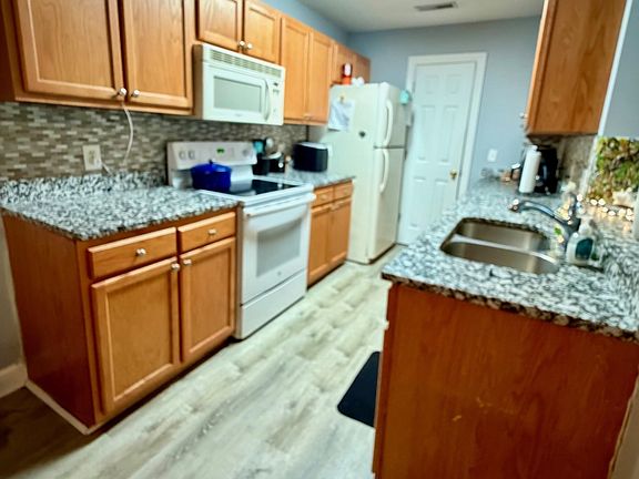 3rd image of 4380 Daphne Ln. #H