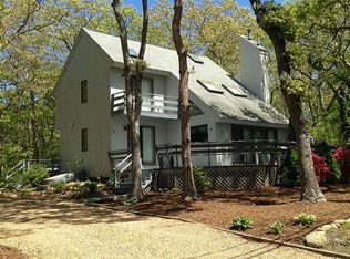 26 Grovedale Rd, Vineyard Haven, MA 02568