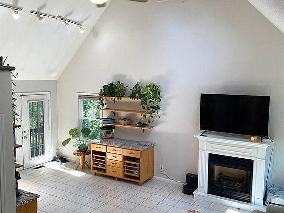 5th image of 102 Lake Shore Ln