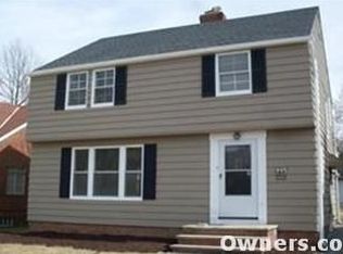 995 Pennfield Rd, Cleveland Heights, OH 44121