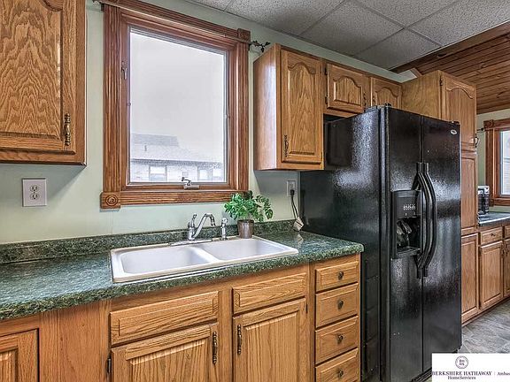 5th image of 4066 Hillsdale Ave