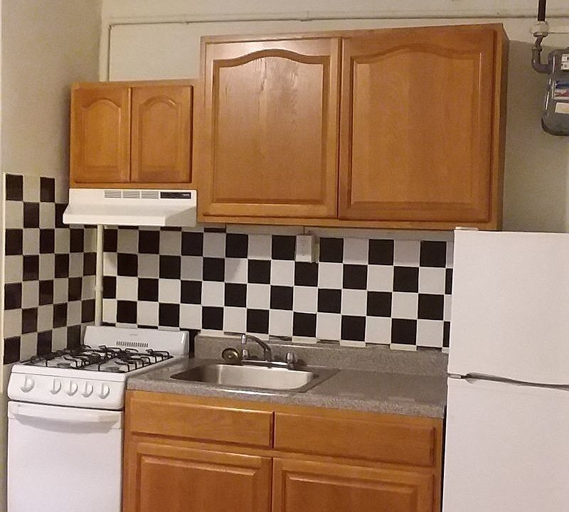 2nd image of 427 W 51st St APT 1G