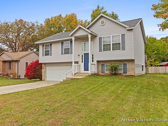 2nd image of 1441 Manorwood Dr SE