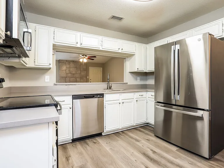 4210 Glen Hollow Cir — Photo 10