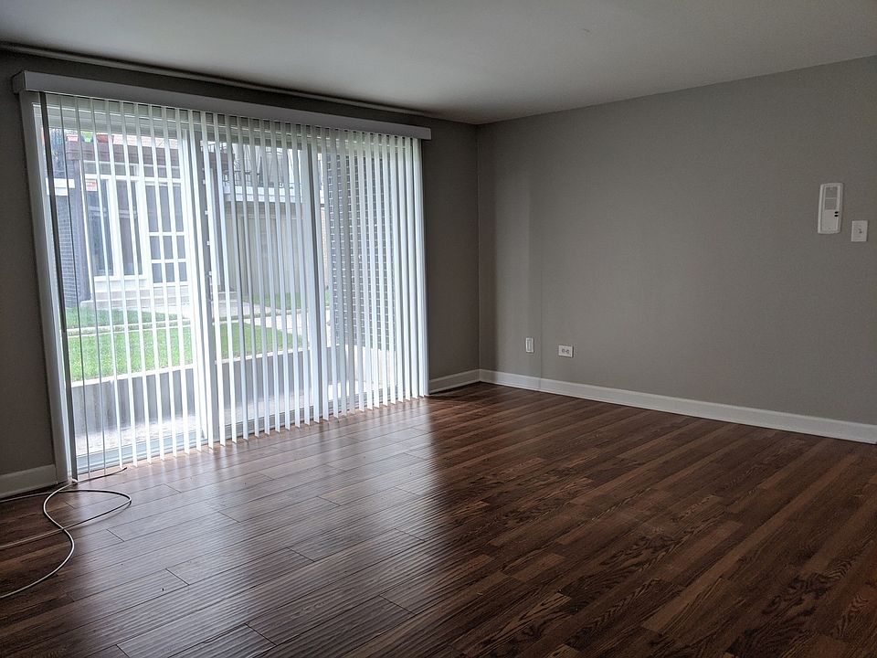 1st image of 6037 W 63rd St #1S