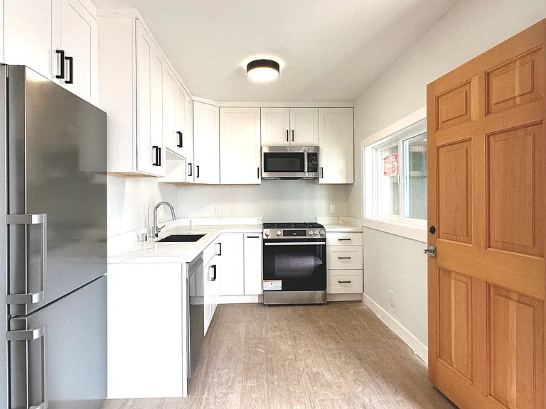 2205 Pine St #C — Photo 3