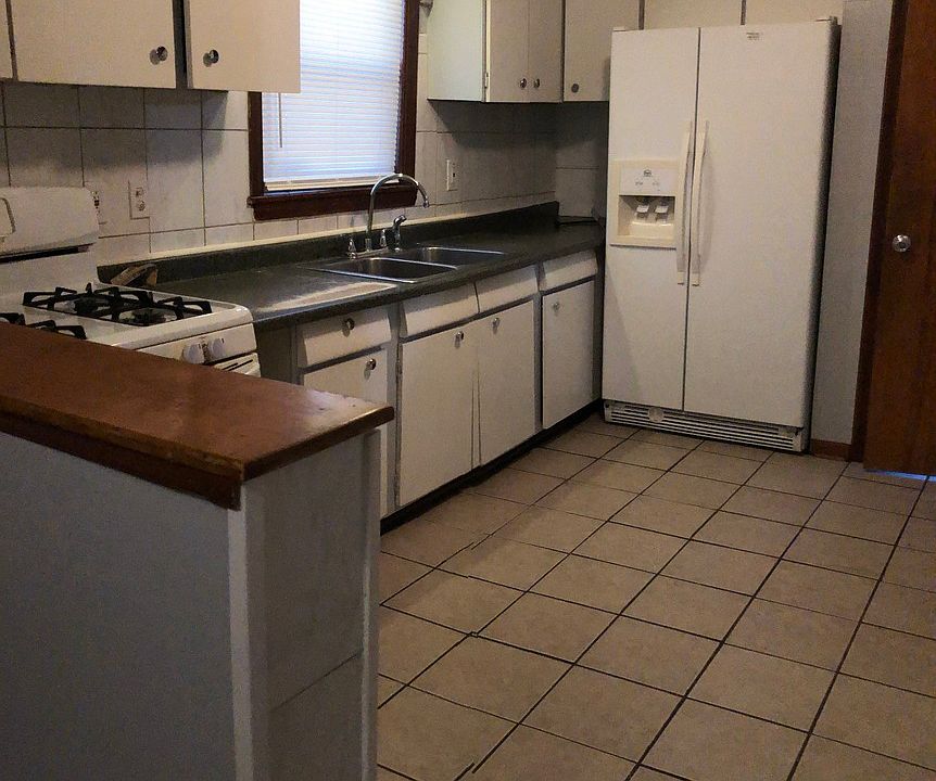 2nd image of 3552 W 75th Pl