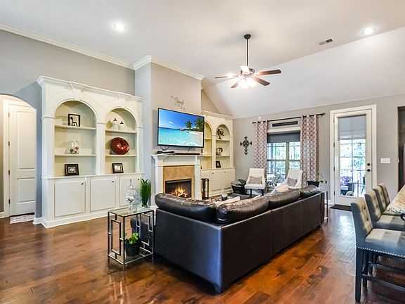 2nd image of 10603 San Gabriel Cv W