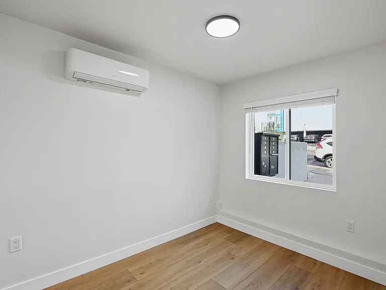 2735 Broadway #5 — Photo 10