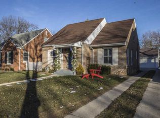 4870 N Berkeley Blvd, Whitefish Bay, WI 53217