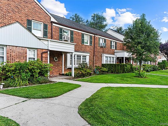 3rd image of 17 Robins Crescent #17