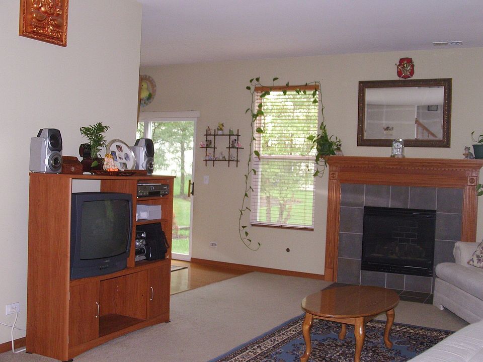 1st image of 3887 Blackstone Dr