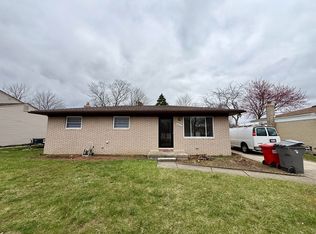 18144 N Oak Dr, Clinton Township, MI 48038