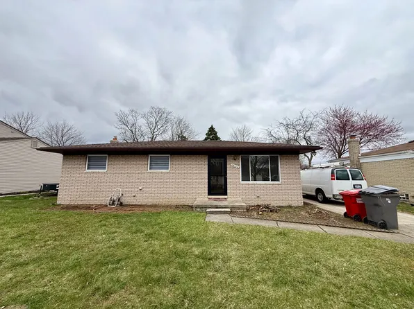 18144 N Oak Dr, Clinton Township, MI 48038