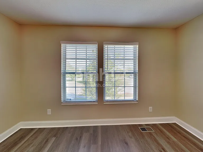 516 Longview St — Photo 18