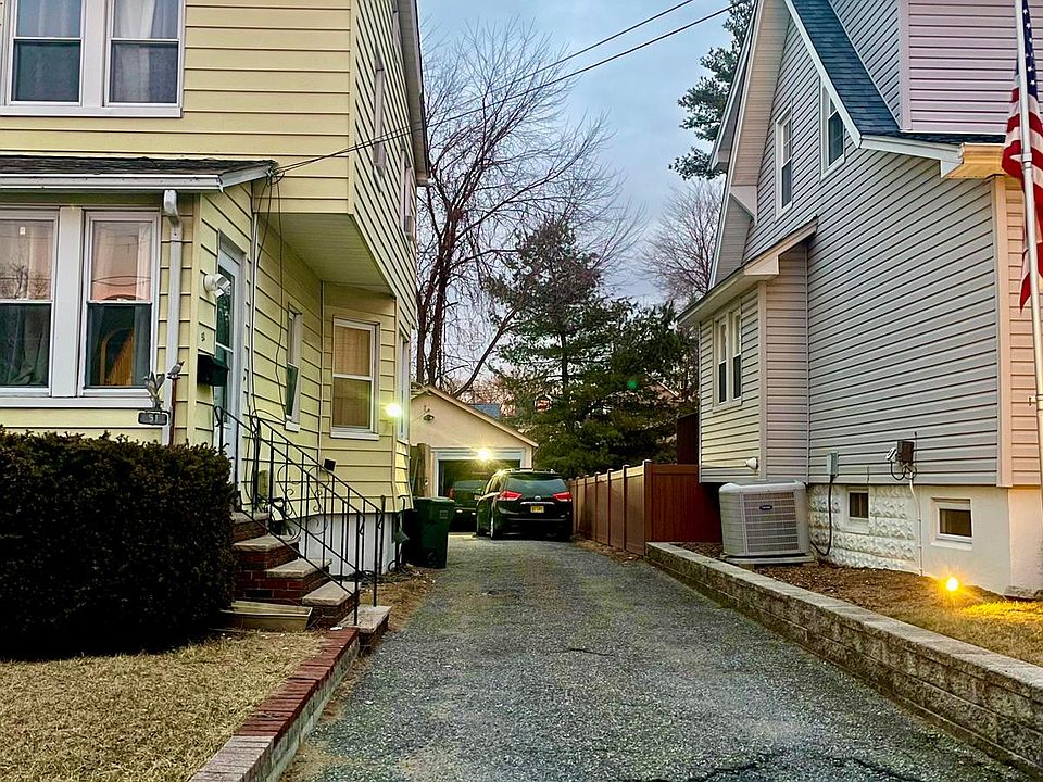 Drive Way with garage