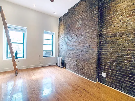 Rented by City Connections Realty | media 7