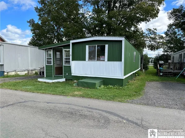 304 E Elmwood Ave #5, Falconer, NY 14733