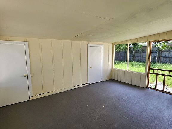 3rd image of 5215 Lee Dr