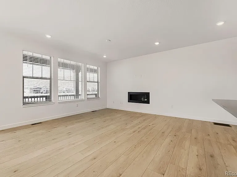 15402 W Dequesne Ave — Photo 9