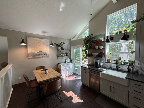 Kitchen Dinning area