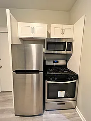 218 Bowers Street, #4