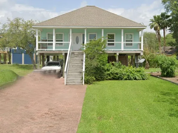 909 Gruenwald Ave, Seabrook, TX 77586