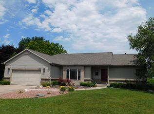 2751 Curtice Wood Dr NE, Grand Rapids, MI 49525